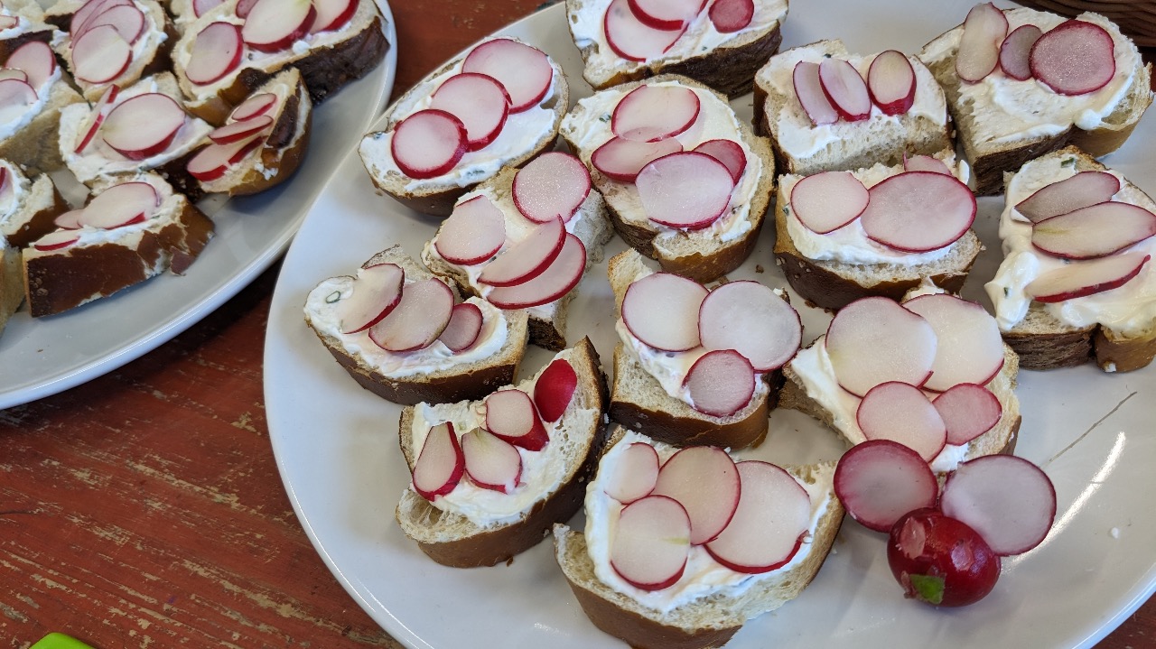Brote mit Radieschen