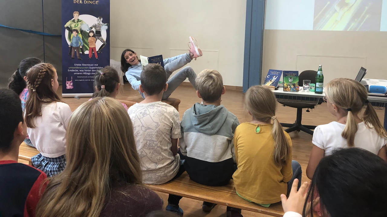 lebhaftes Vorlesen der Kinderbuchautorin